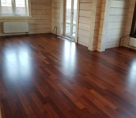 Укладка паркетной и инженерной доски с заводским финишным покрытием