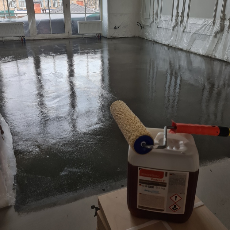 Грунтовка стяжки перед укладкой паркета