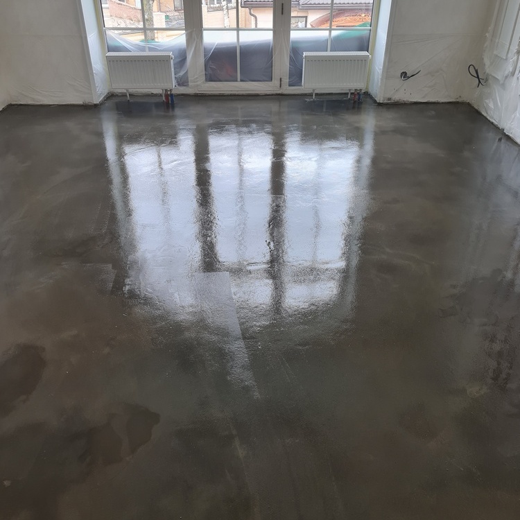 Грунтовка основания для укладки паркета