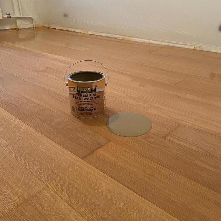 Покрытие паркета маслом с твердым воском