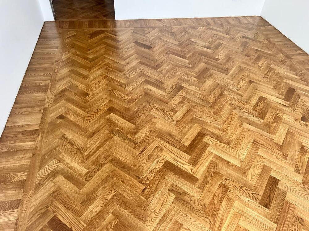 Укладка штучного паркета английской елкой