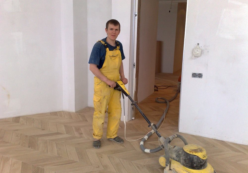 Мастер по шлифовке паркета