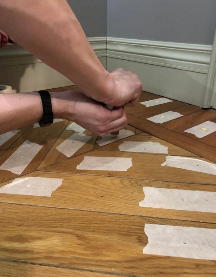 Ремонт паркета с помощью инъекций клея