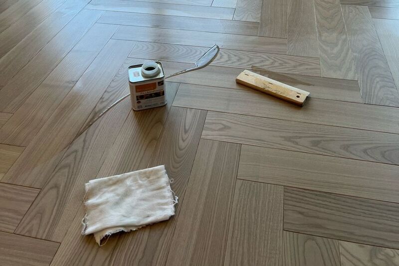 Консервация стыков после укладки паркета