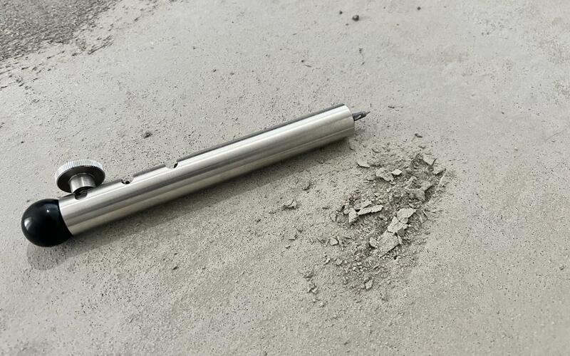 Из-за рыхлой стяжки укладывали паркета на подложку