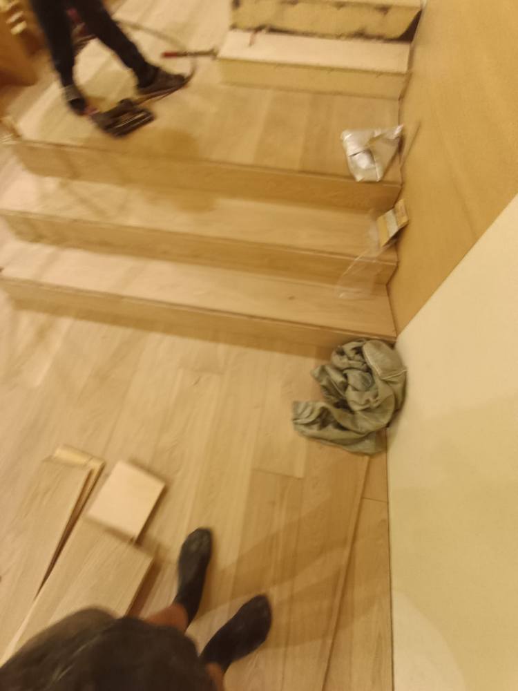 Укладка инженерной доски на клей