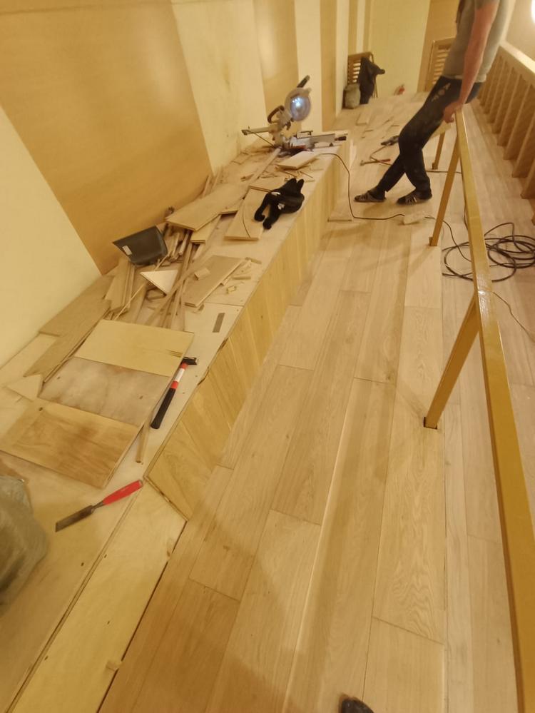 Укладка инженерной доски на клей