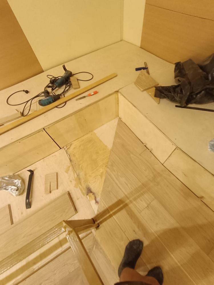 Укладка инженерной доски на клей