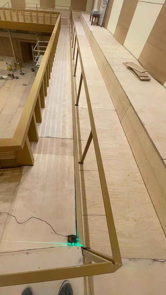 Укладка инженерной доски на клей