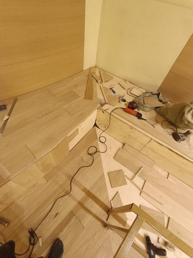 Укладка инженерной доски на клей