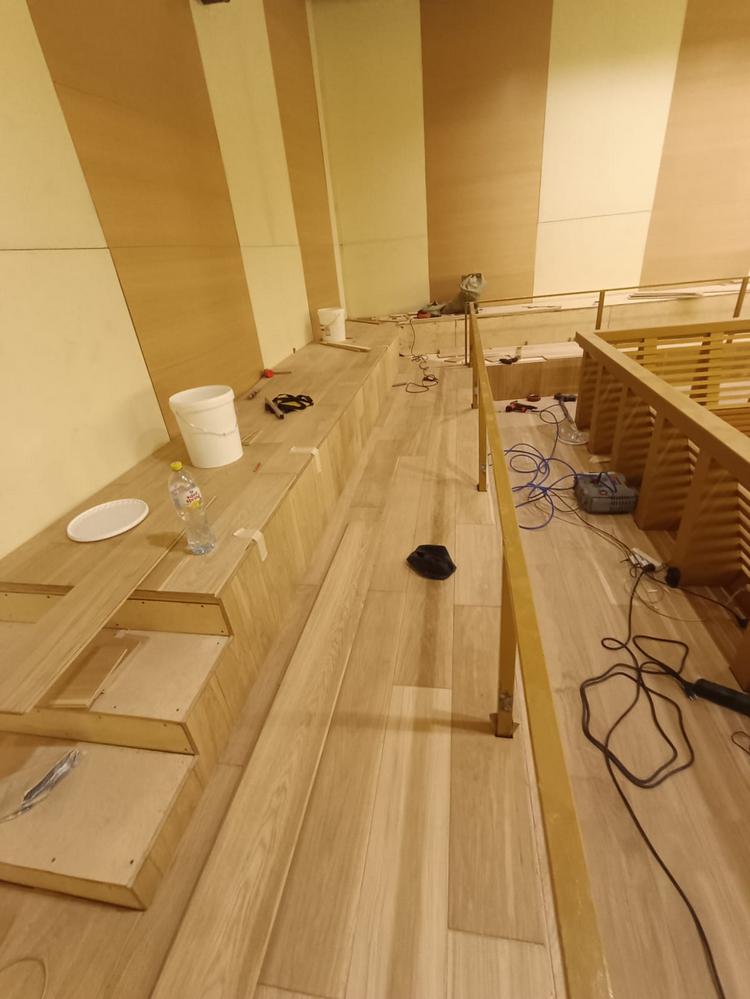 Укладка инженерной доски на клей