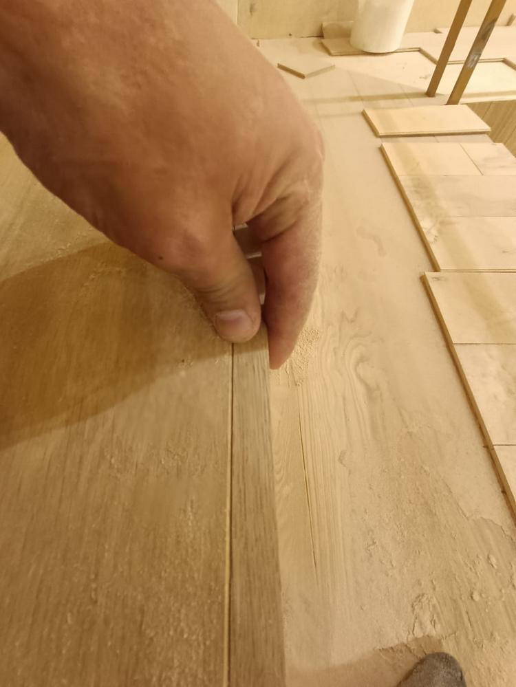 Укладка инженерной доски на клей