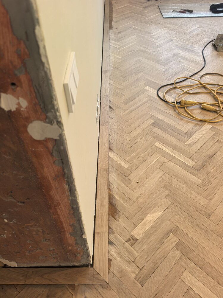 Монтаж окантовки паркета по периметру