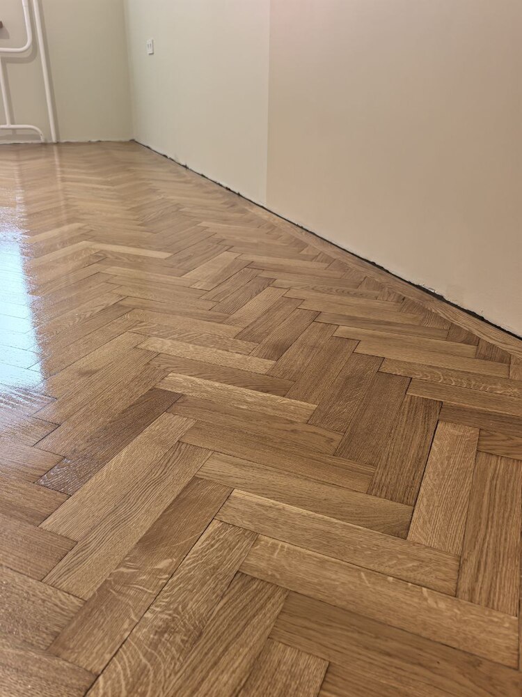 Покрытие паркета маслом с твердым воском