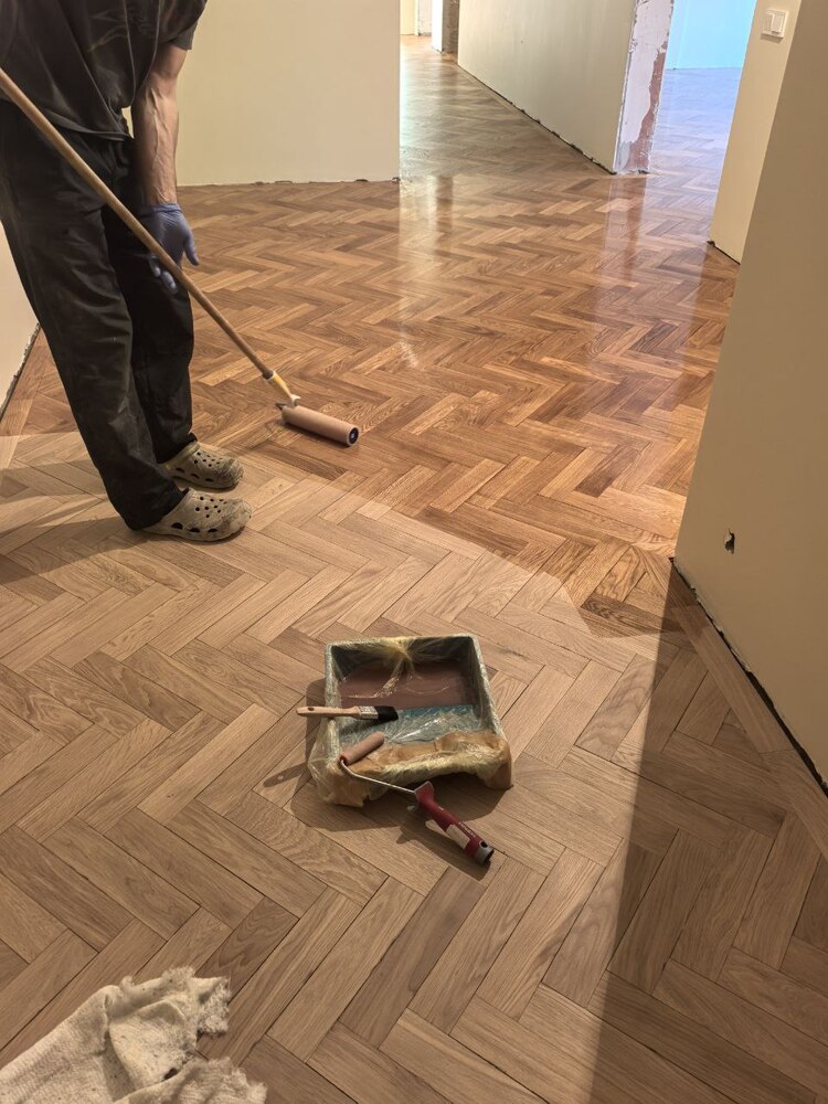 Покрытие паркета маслом с твердым воском