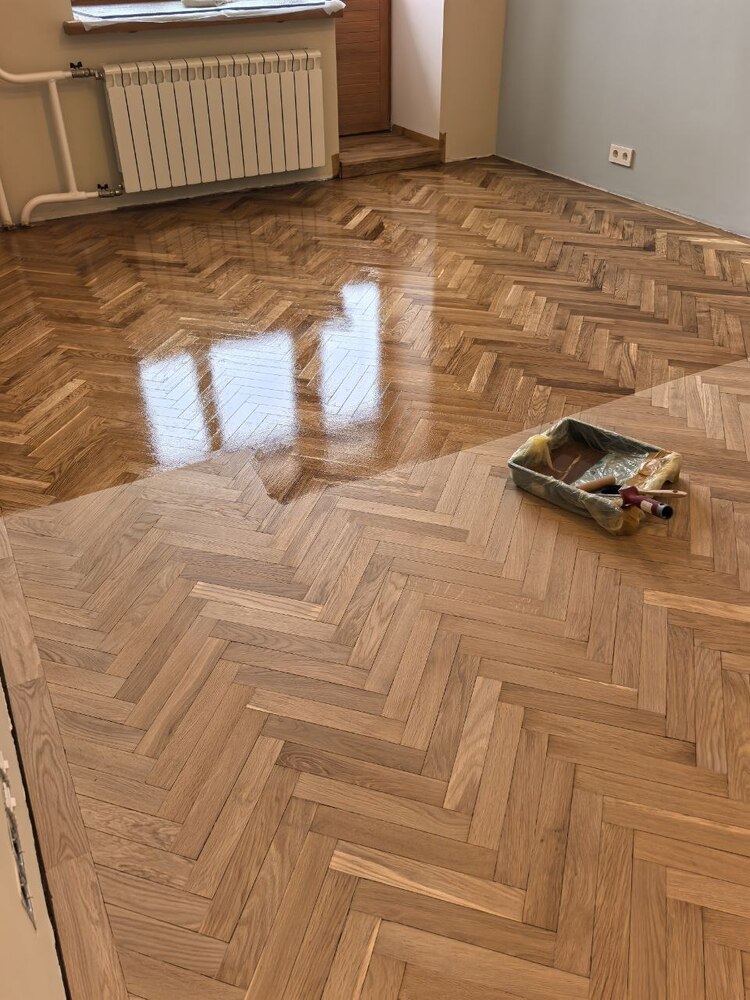 Покрытие паркета маслом с твердым воском