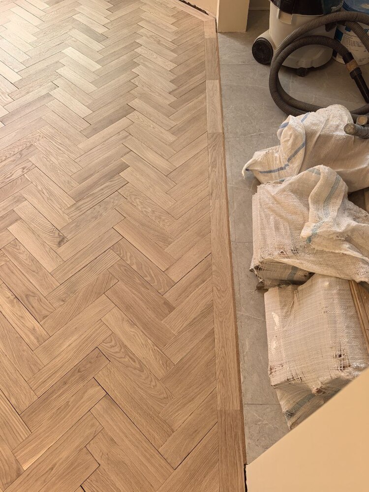 Монтаж окантовки паркета по периметру