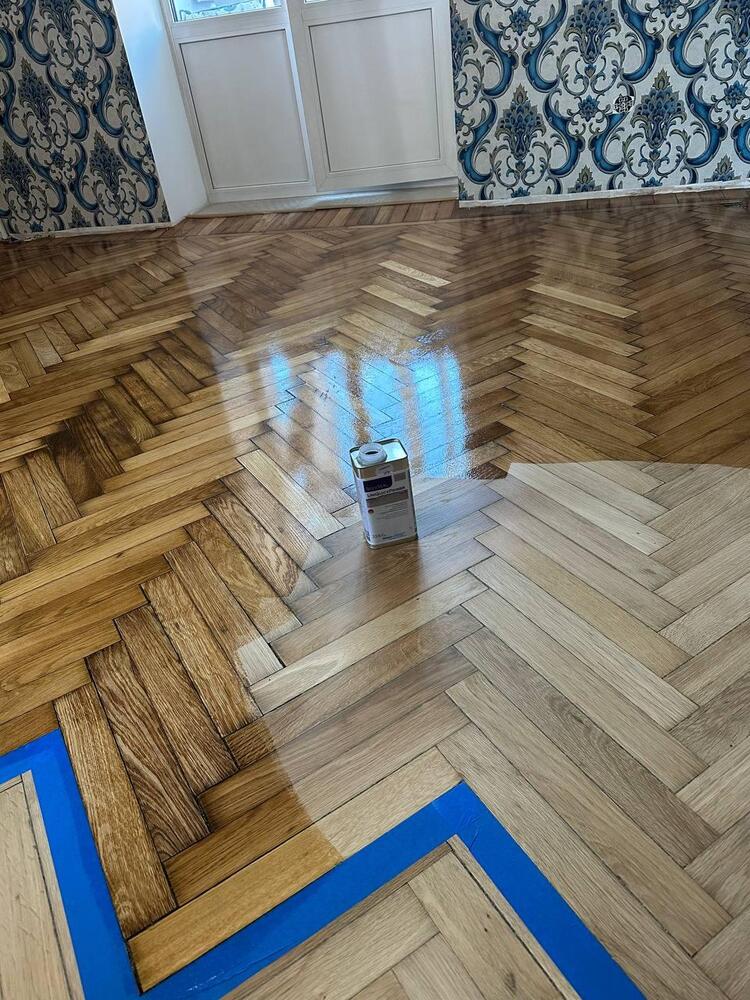Покрытие паркета грунтом