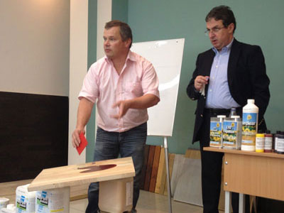 Доктор Рейндл рассказывает о нанесении масла «Berger Base Oil»